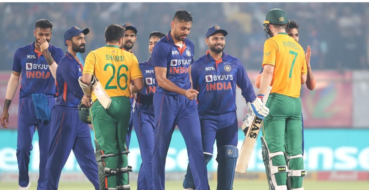 IND VS SA टी20 मैच में सूर्या ने जड़ा शतक, हुई रिकार्ड्स की आतिशबाज़ी